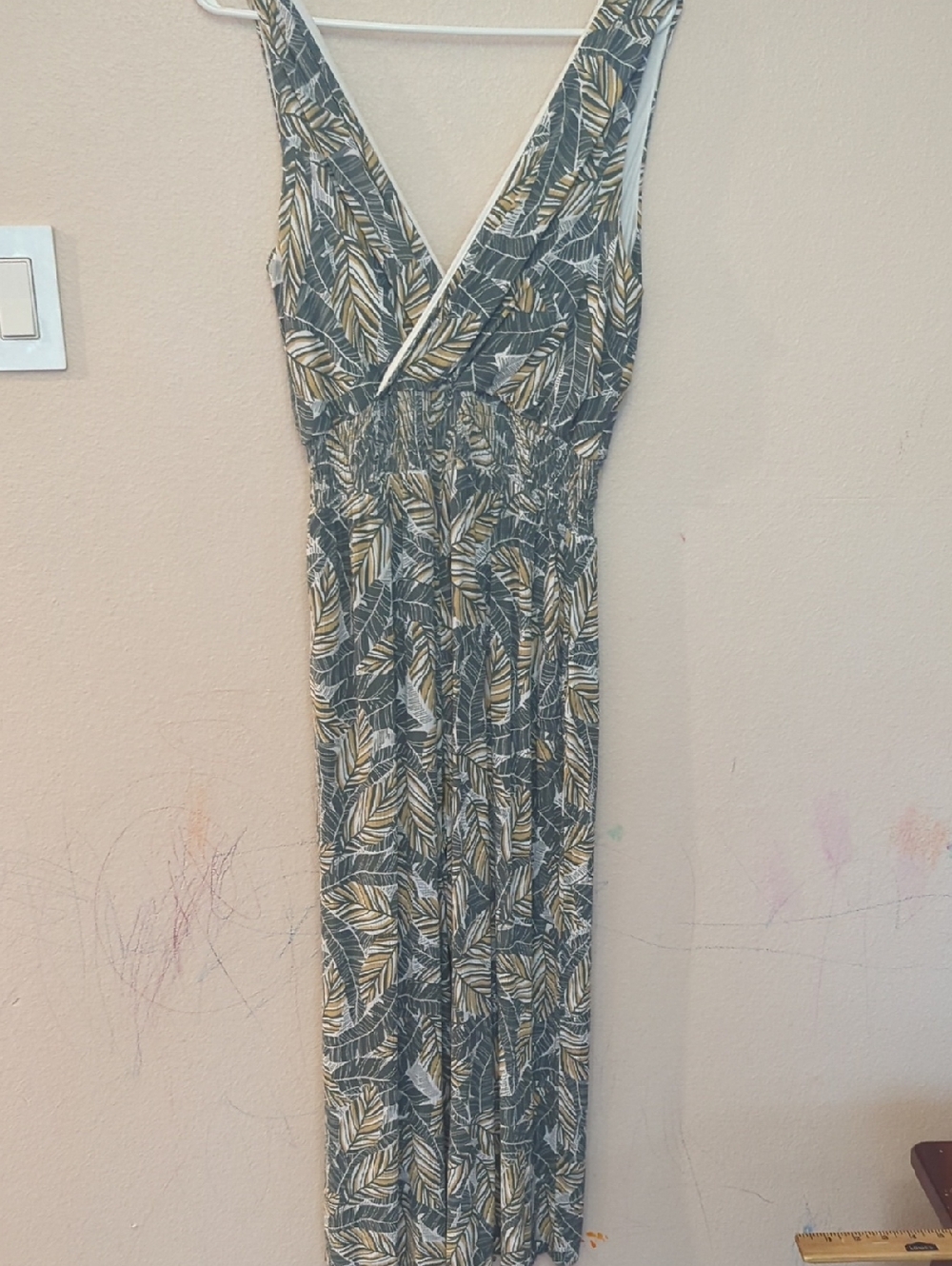 Nine West Green and Cream Leaf-Print Wide-Leg Jumpsuit - Picture 8 of 10